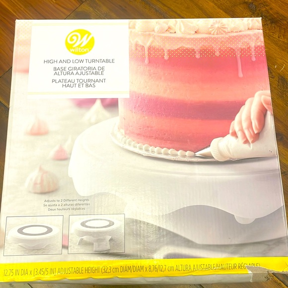 Wilton High and Low Cake Turntable - Picture 1 of 4